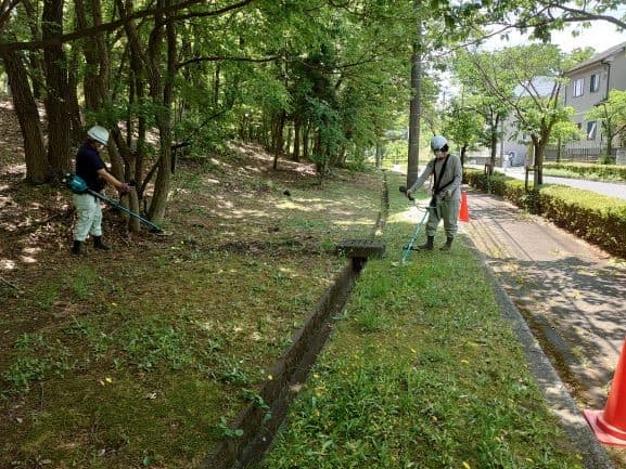 実際に公園にて使用、騒音は少ないが、バッテリー交換が大変です。順次報告します。