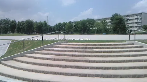公園内の運動場、多目的広場として活用される。