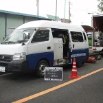 テレビカメラ車（下水管の内部を映します）による下水管内部の事前調査