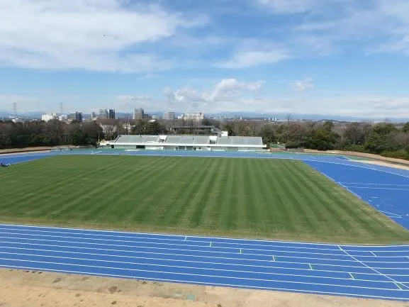 陸上競技場全景地上