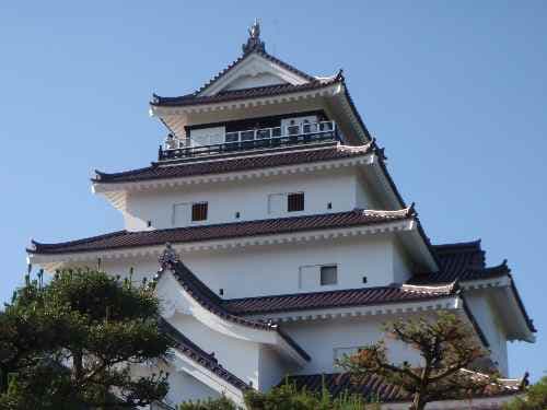 途中会津若松の鶴ヶ城を見学しました。