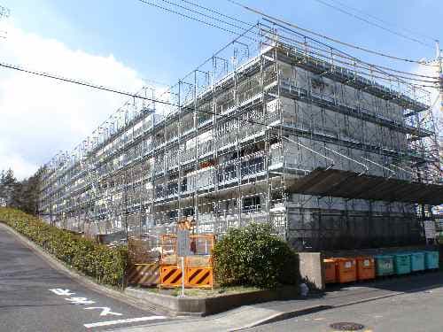 多摩ニュータウン松が谷住宅の工事